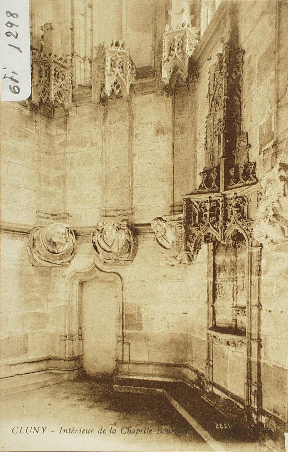 Cluny. Intérieur de la chapelle Bourbon.