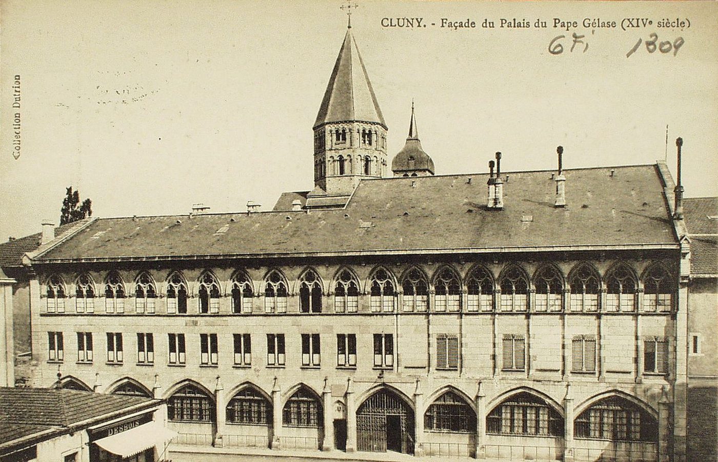 Cluny. Façade du palais du pape Gélase (XIVe s.).