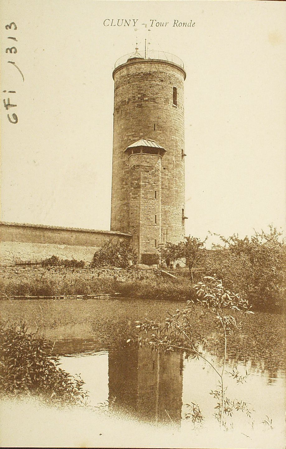 Cluny. Tour ronde.