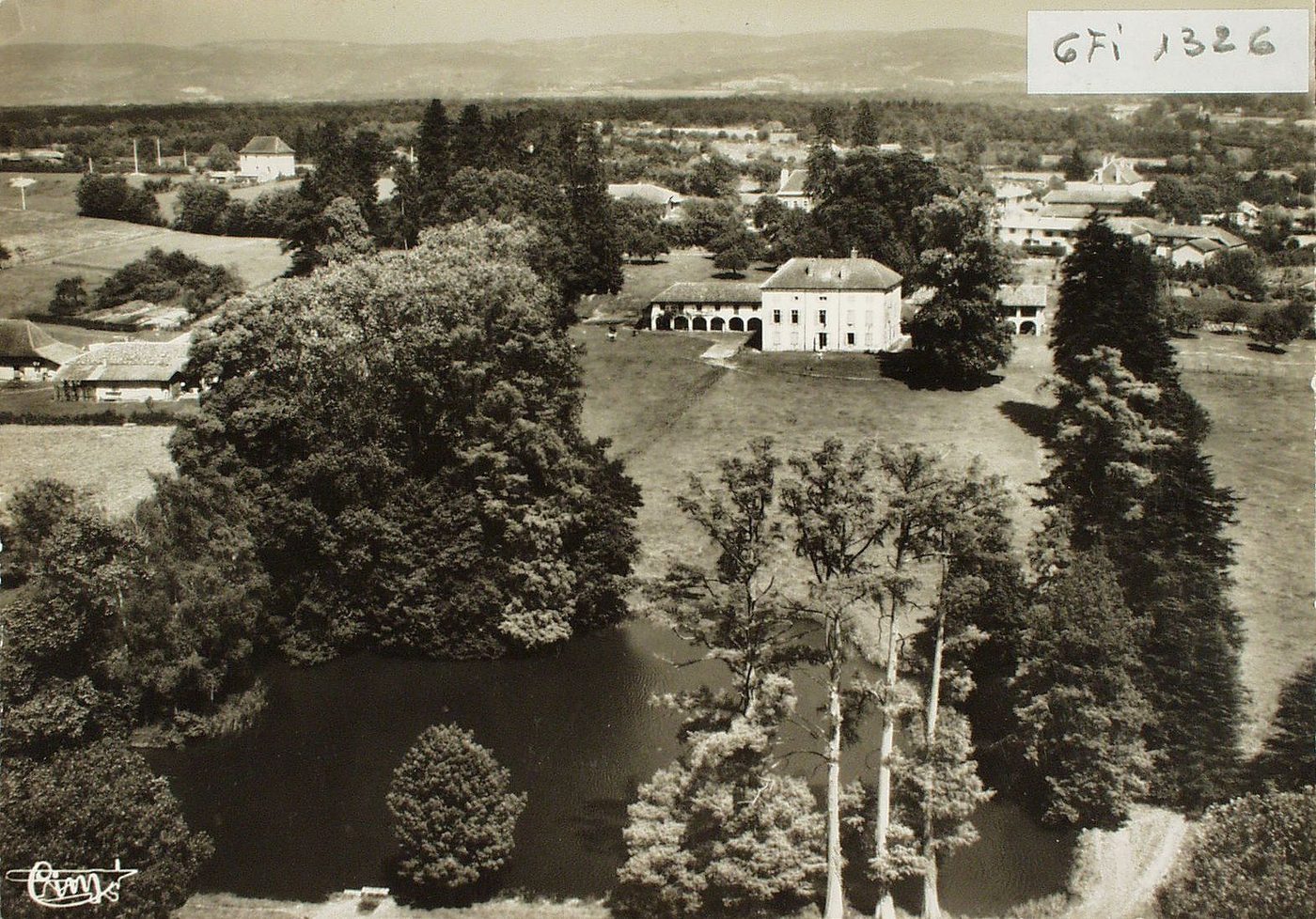 Condal. Le château. Vue aérienne.