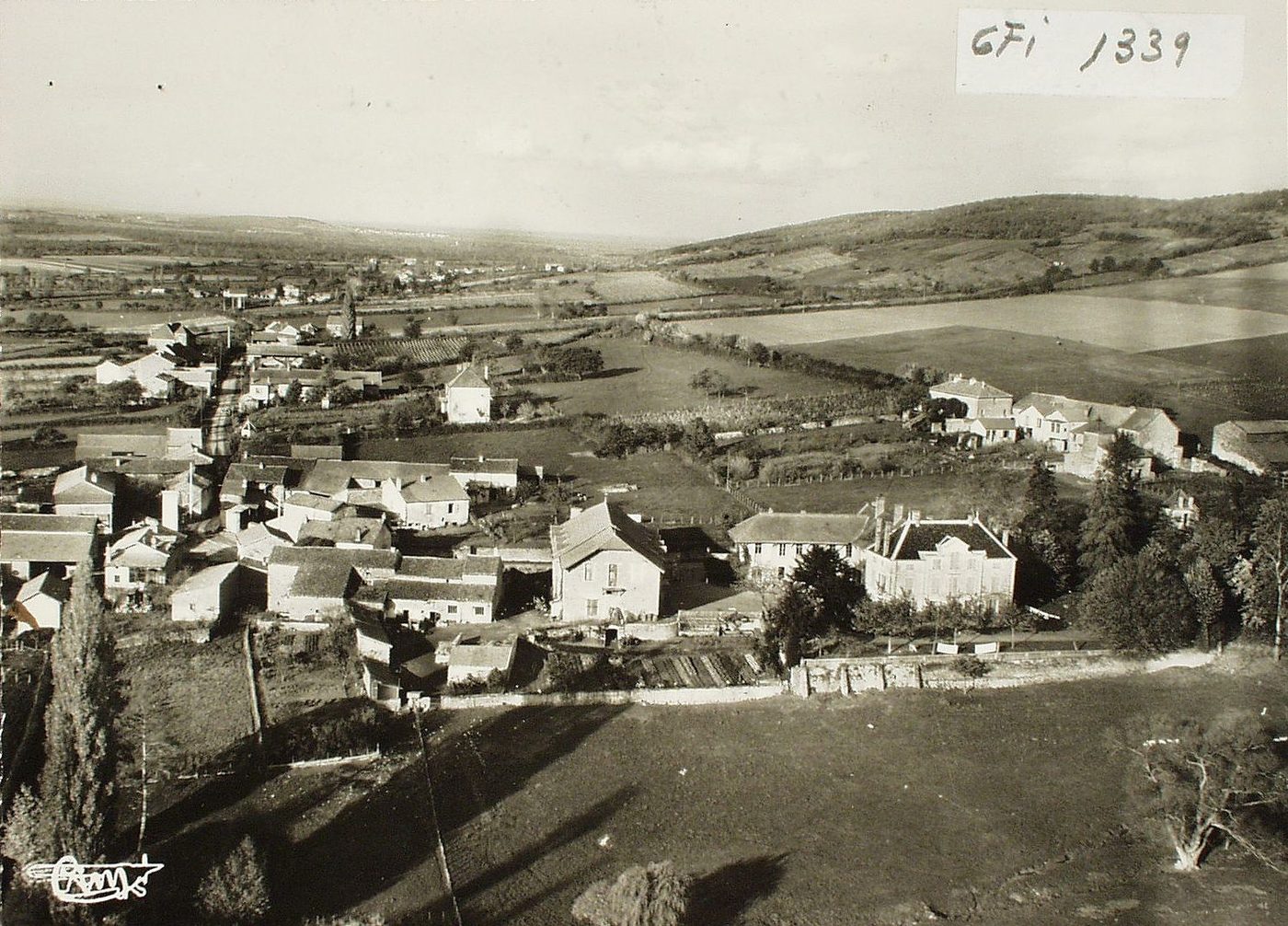 Toury. Vue panoramique aérienne.