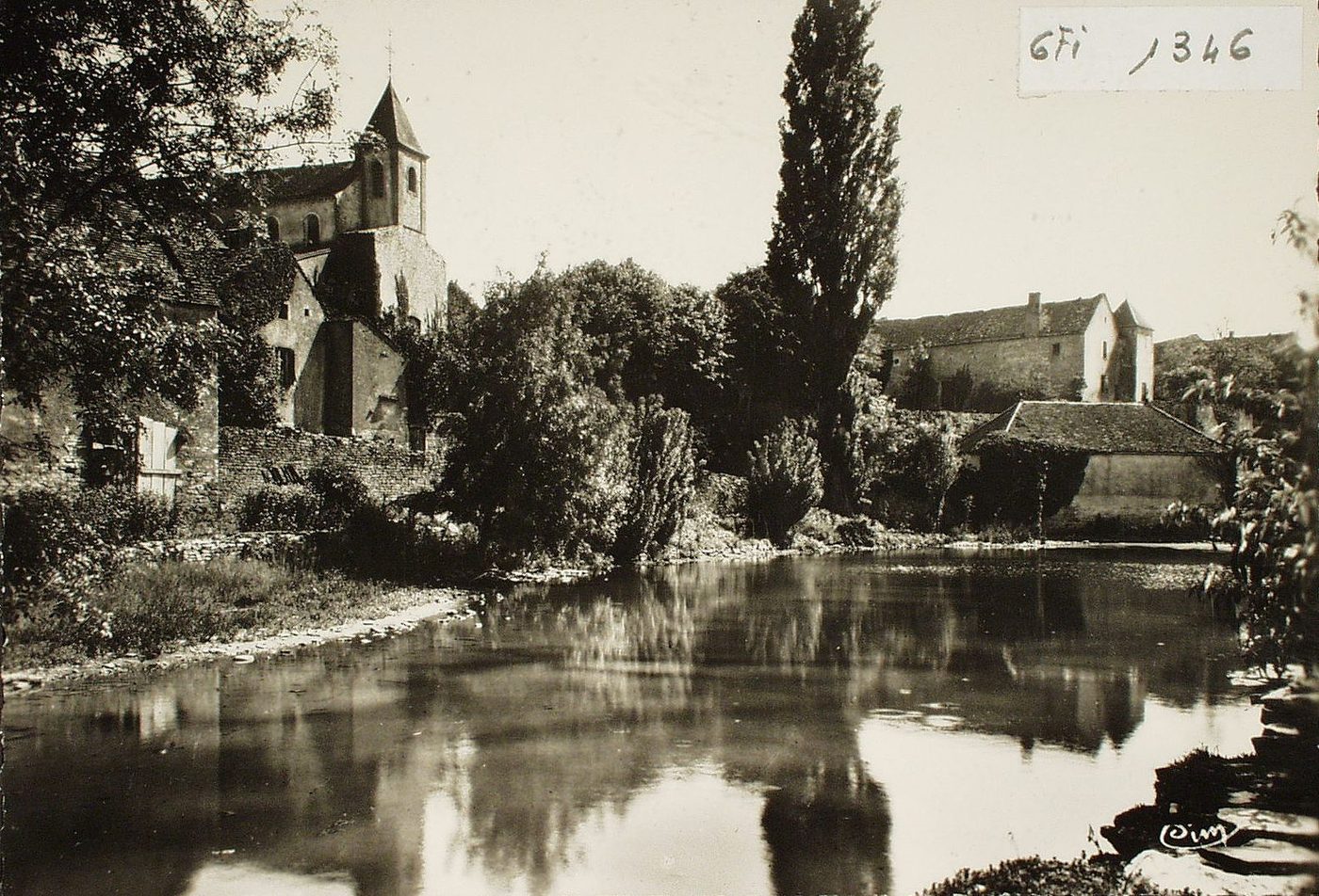 Cortevaix. L'église et l'écluse.