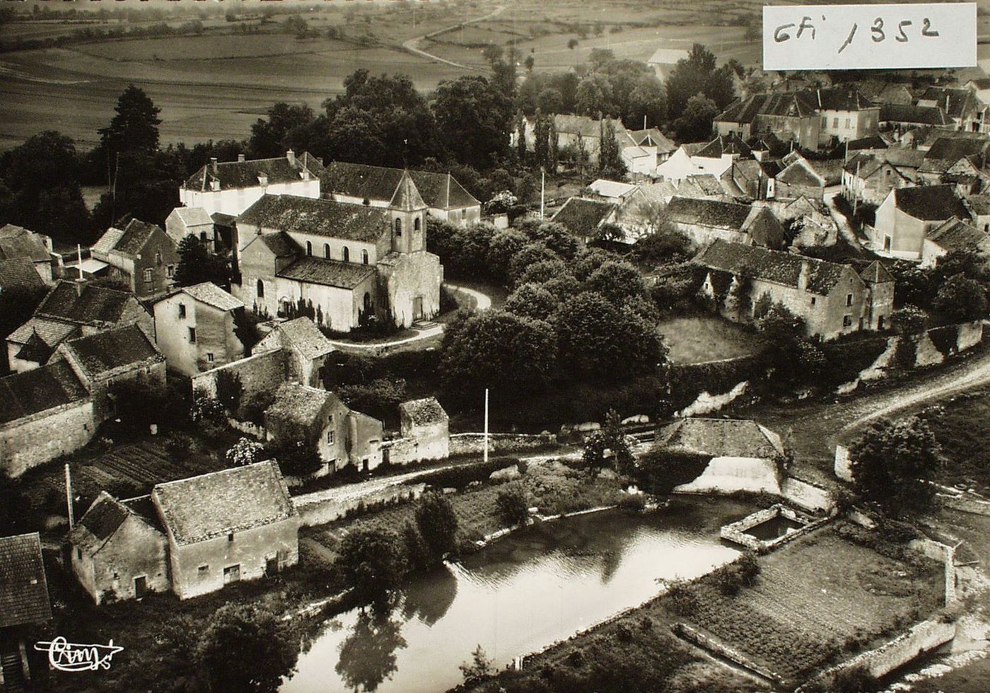 Cortevaix. Quartier de l'église. Vue aérienne.