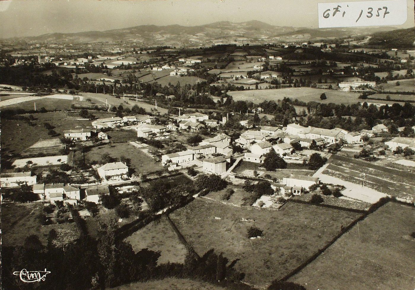 Cadalon. Hameau de Coublanc. Vue générale aérienne.