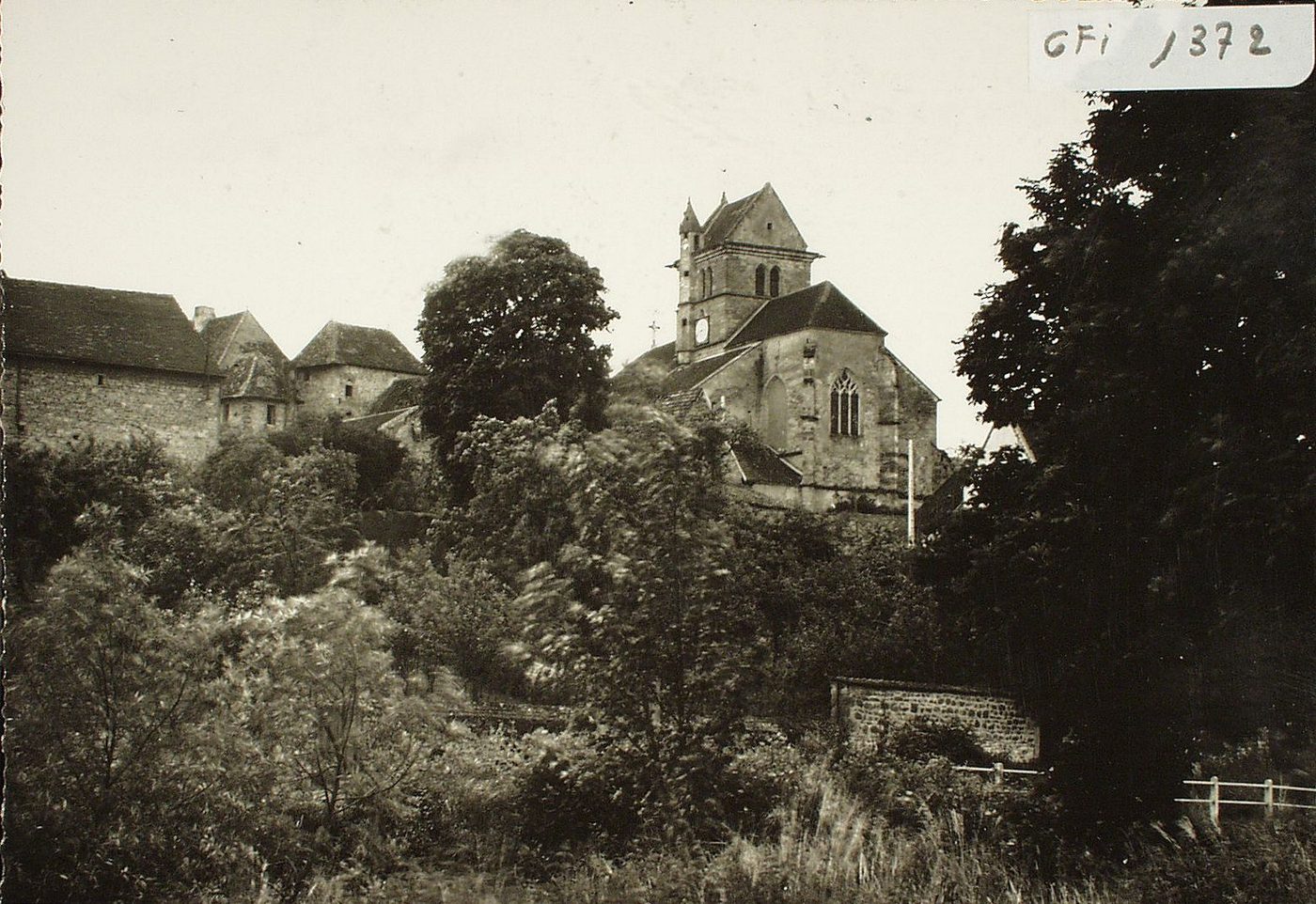 Couches-en-Bourgogne. L'église (XVe s. ).