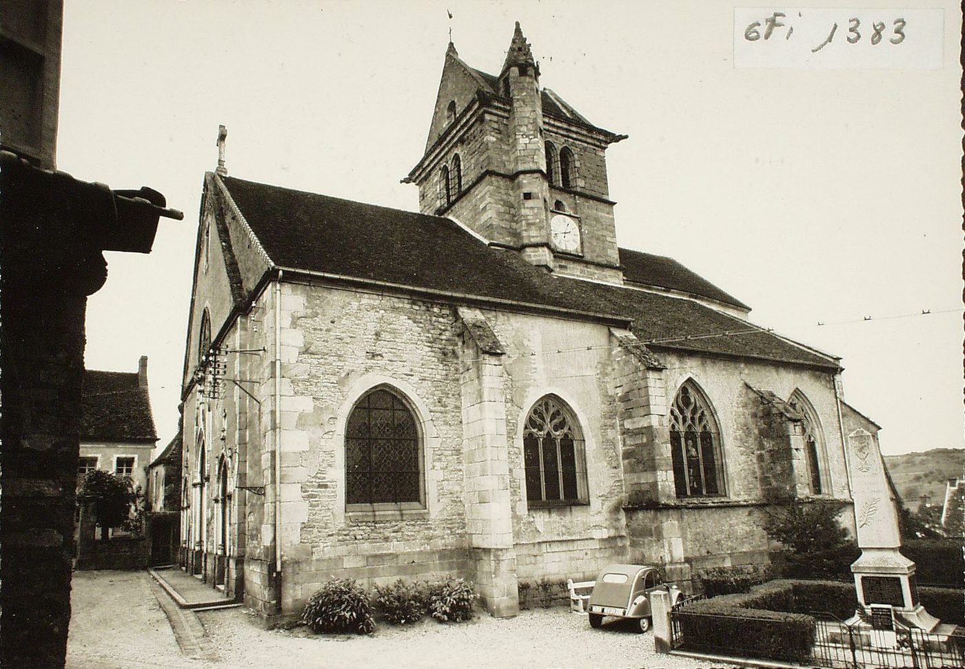 Couches-en-Bourgogne. L'église (XVe s.).