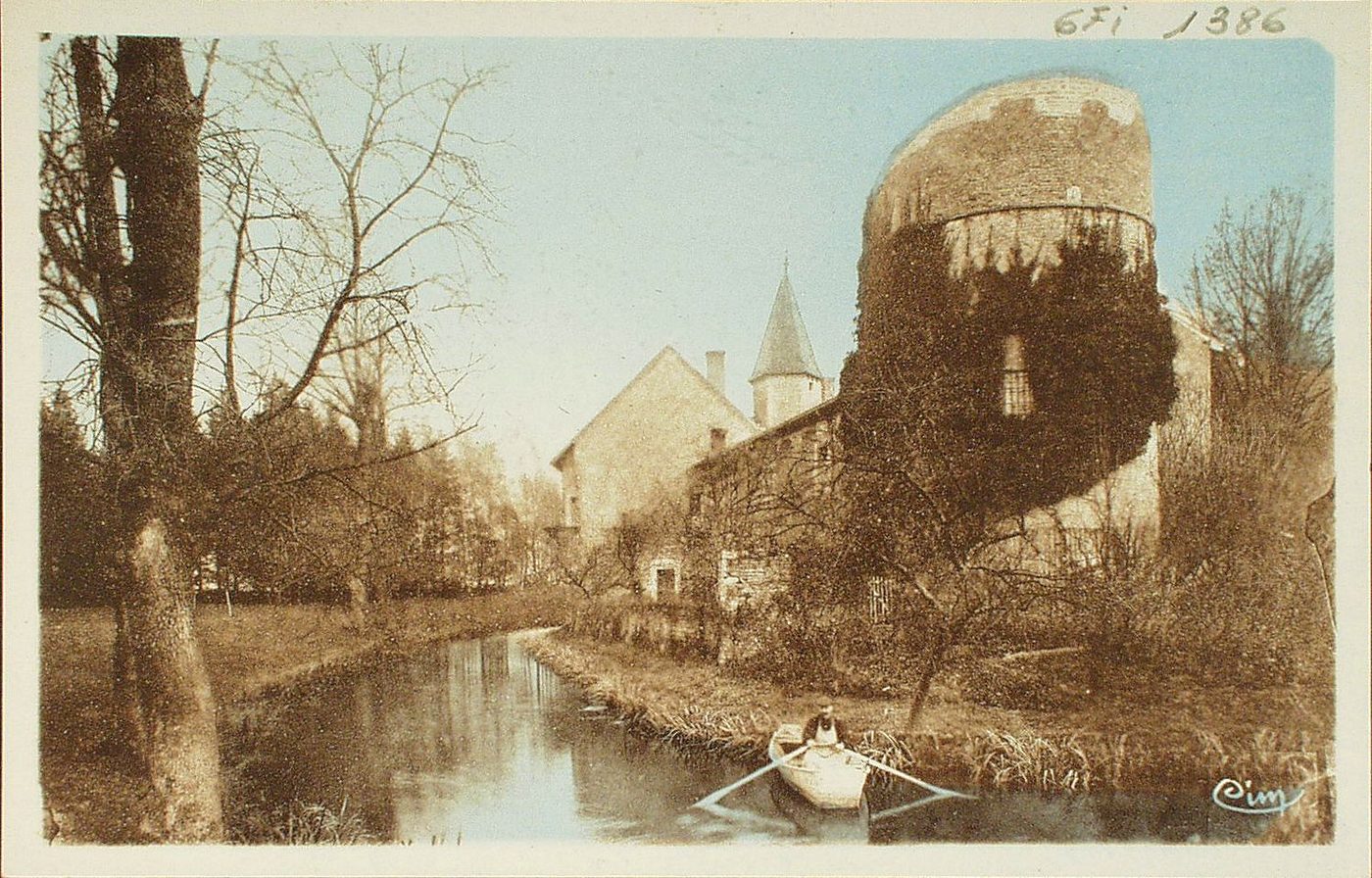 Crêches-sur-Saône. Château d'Estours.