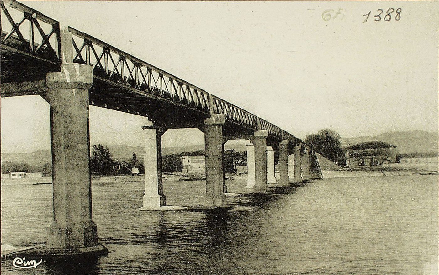 Crêches-sur-Saône. Le nouveau pont.