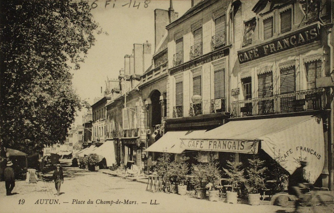 Autun. Place du Champ de Mars.