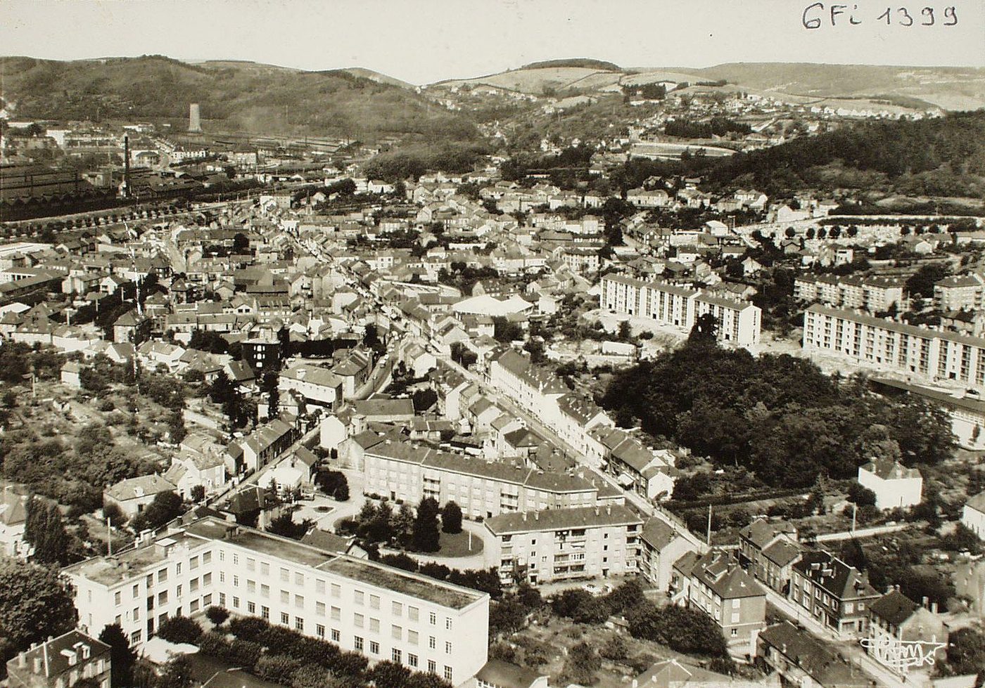 Le Creusot. Rue Maréchal Foch. Vue aérienne.
