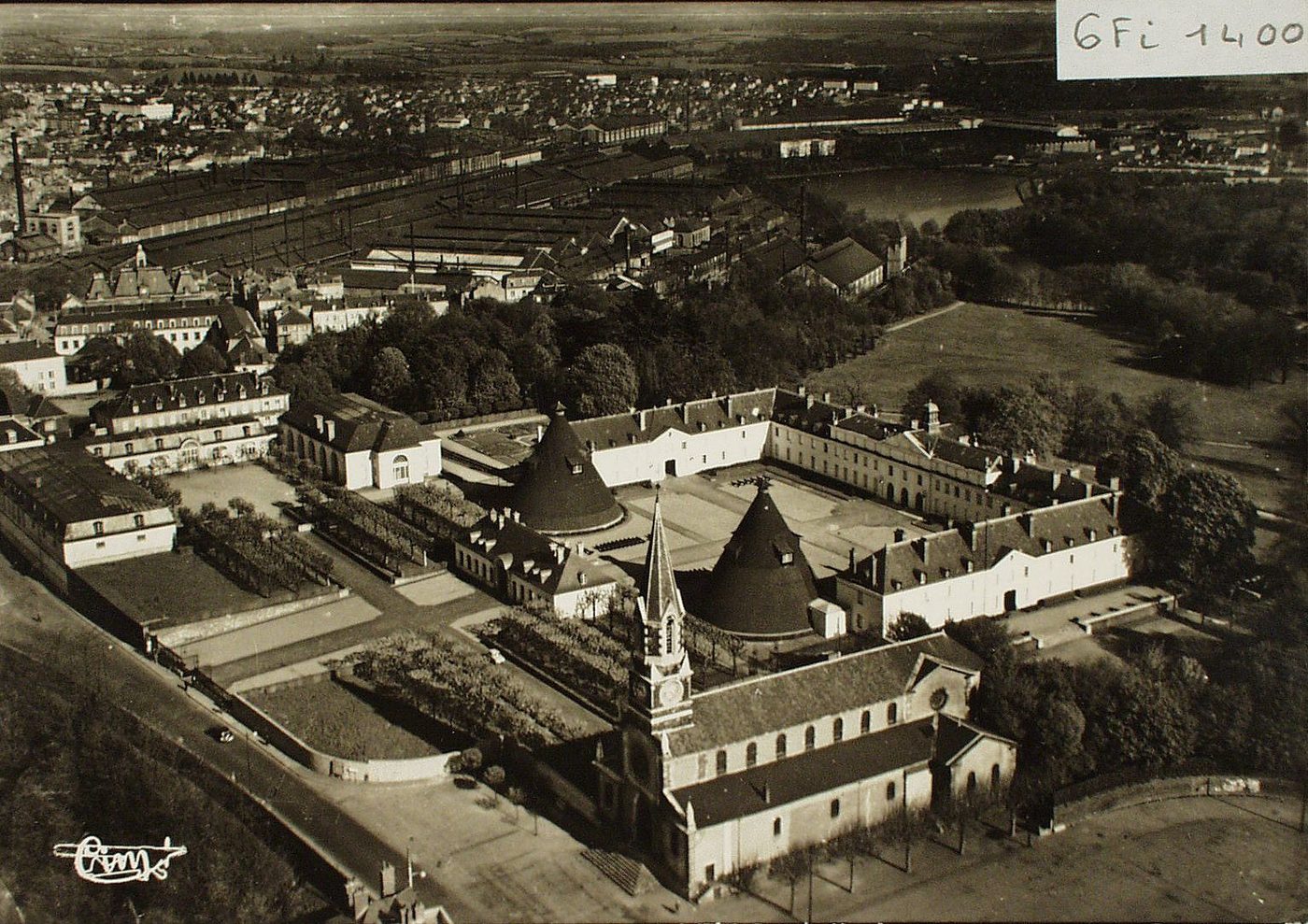 Le Creusot. Vue aérienne du château de la Verrerie.