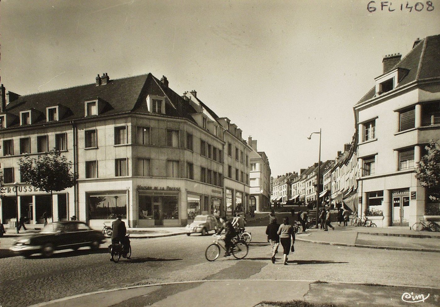 Le Creusot. Carrefour Maréchal Leclerc.