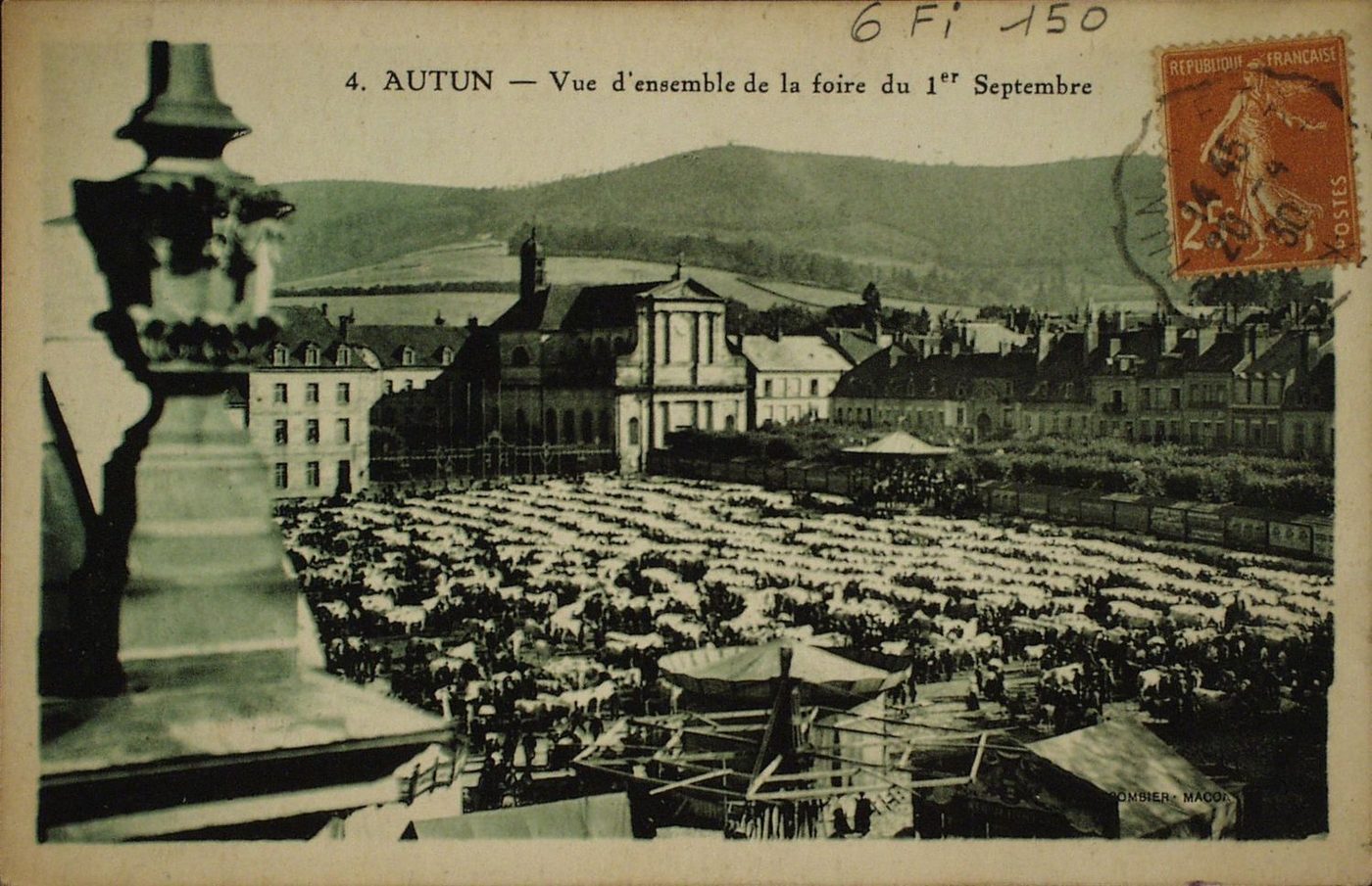 Autun. Vue d'ensemble de la foire du 1er septembre.