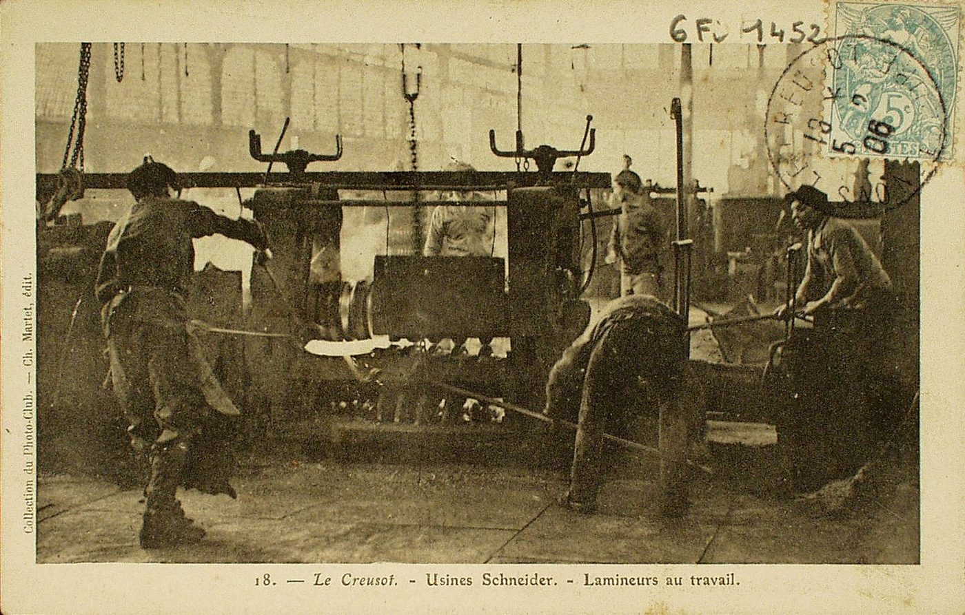 Le Creusot. Usines Schneider. Lamineurs au travail.