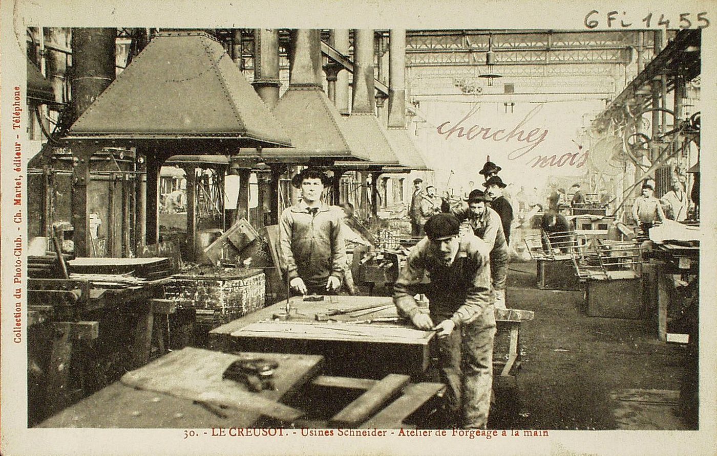 Le Creusot. Usines Schneider. Atelier de forgeage à la main.