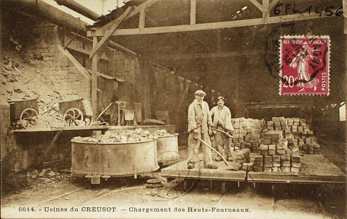 Usines du Creusot. Chargement des hauts-fourneaux.