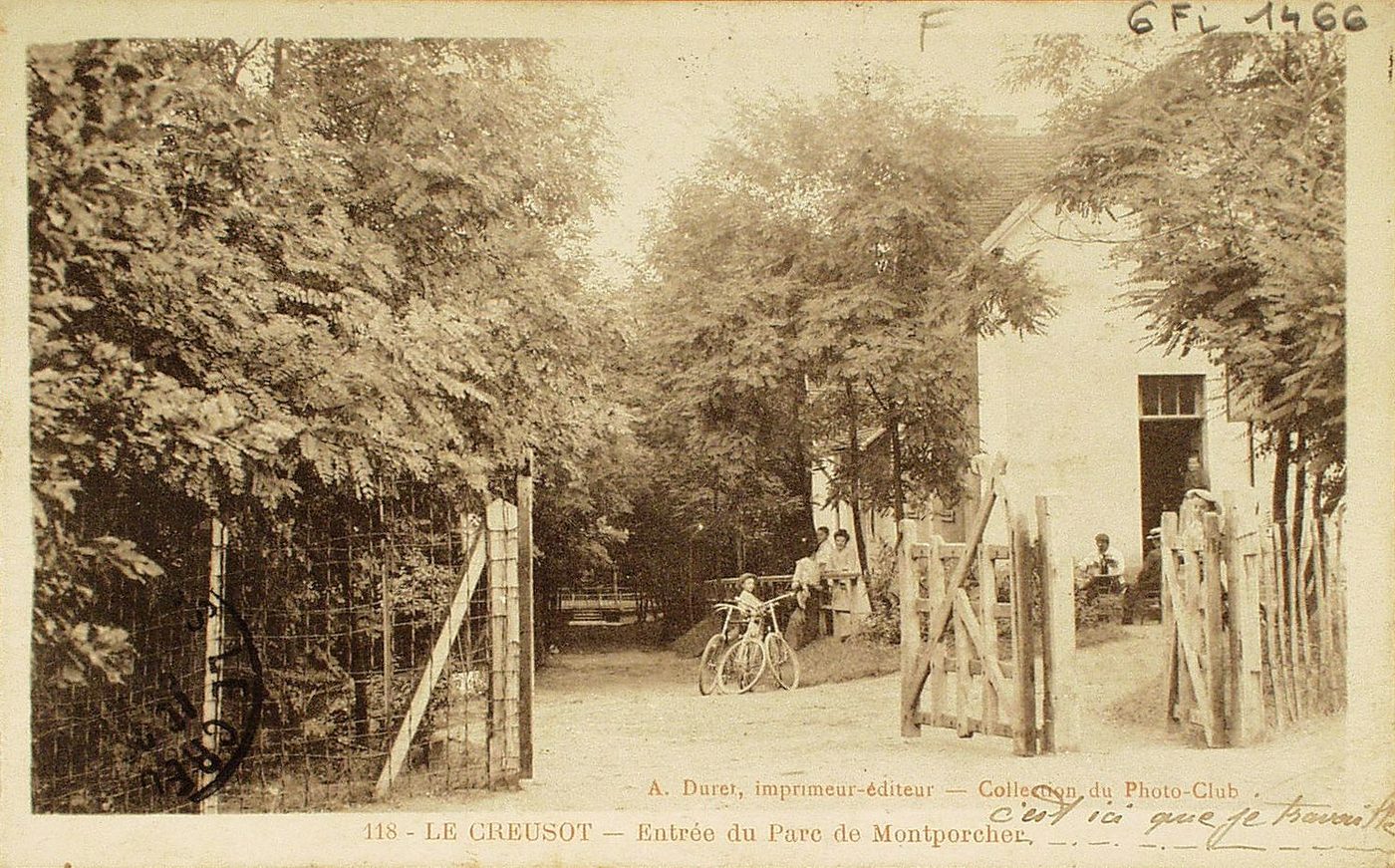Le Creusot. Entrée du parc de Montporcher.