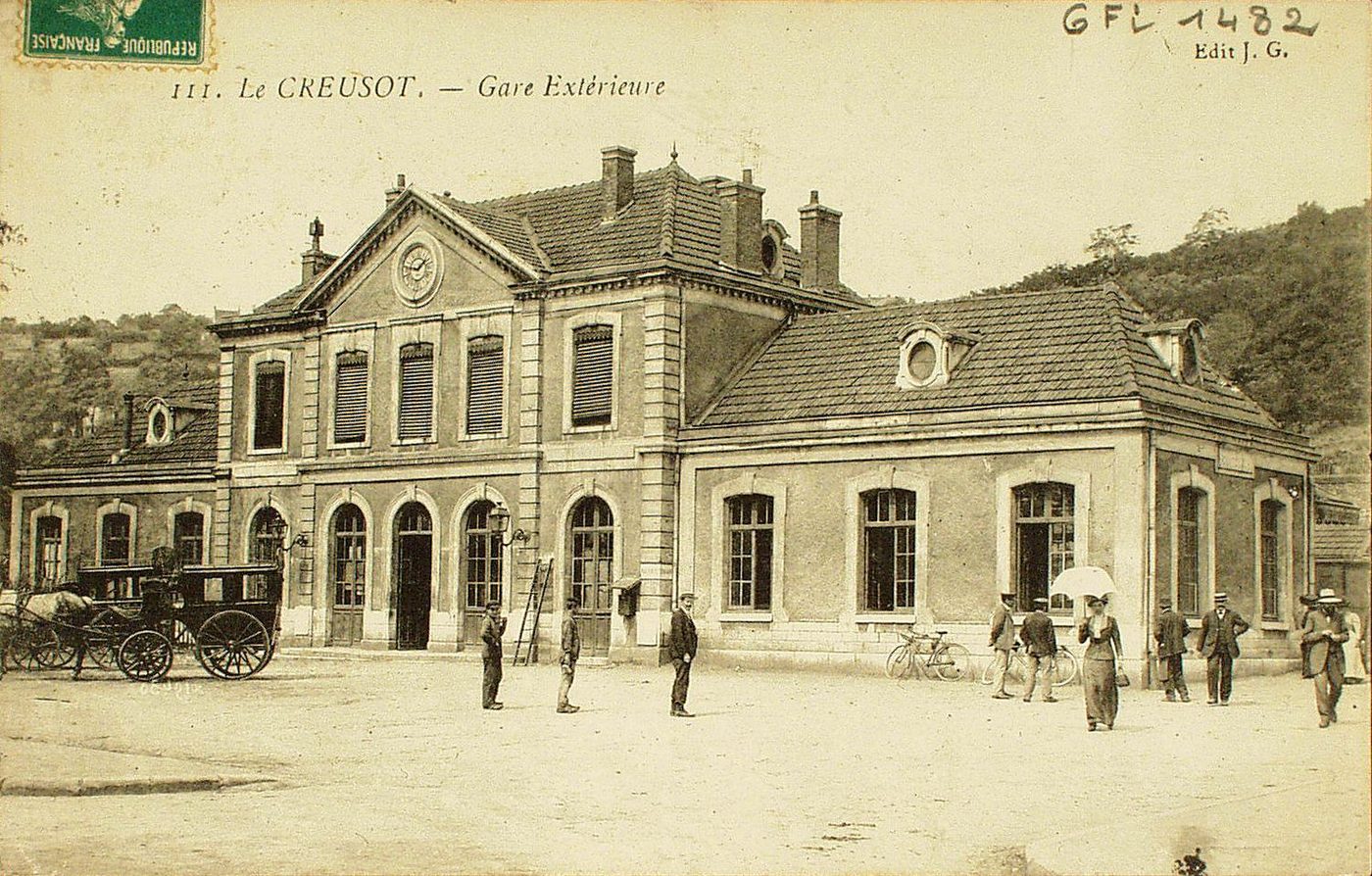 Le Creusot. Gare extérieure.