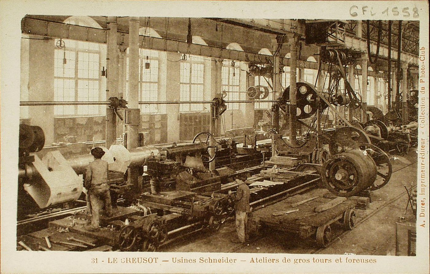 Le Creusot. Usines Schneider. Ateliers de gros tours et foreuses.