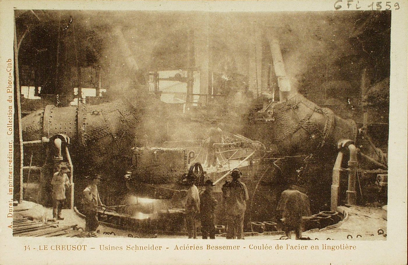 Le Creusot. Usines Schneider. Aciéries Bessemer. Coulée de l'acier en lingotière.
