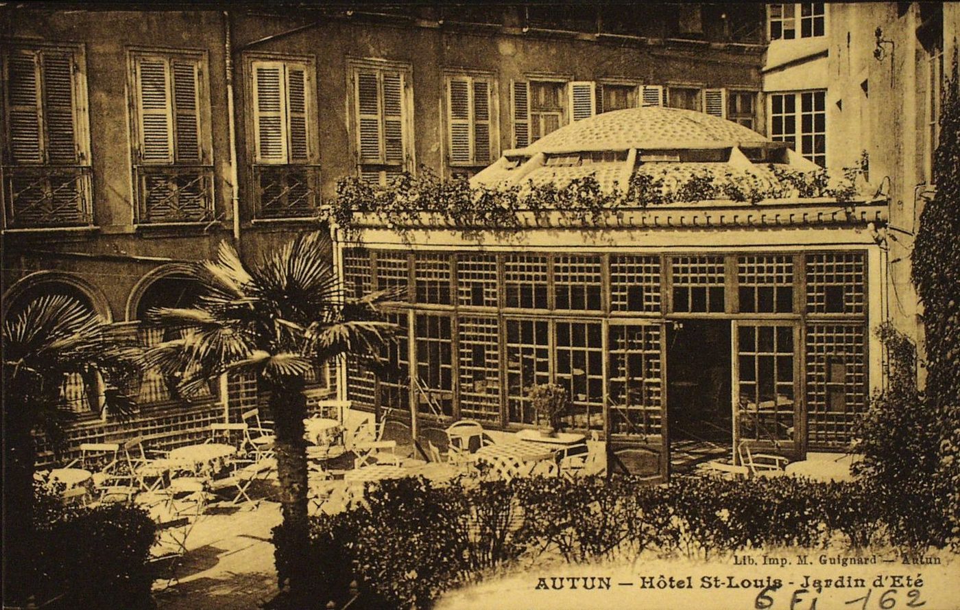 Autun. Hôtel Saint-Louis, jardin d'été.