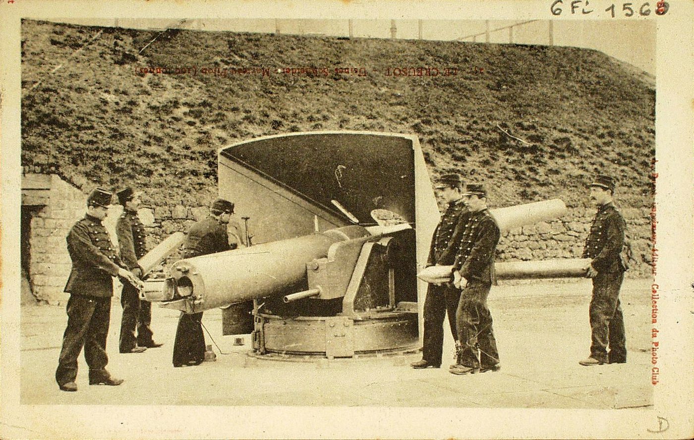 Le Creusot. Usines Schneider. Essai de canon ?