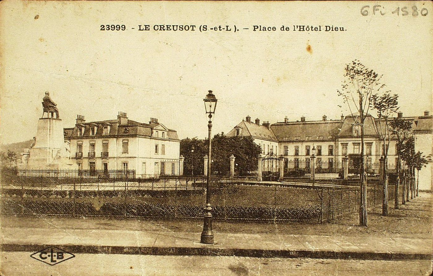 Le Creusot. Place de l'Hôtel Dieu.