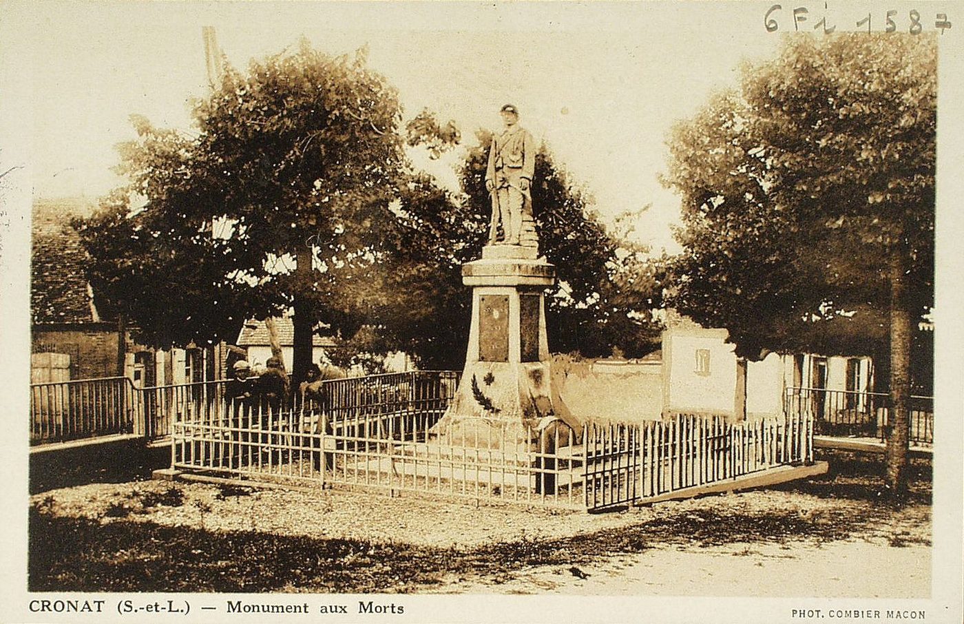 Cronat. Monument aux morts.