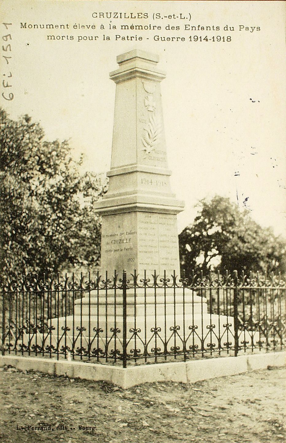 Cruzille. Monument à la mémoire des enfants du pays morts pour la patrie. Guerre de 1914-1918.