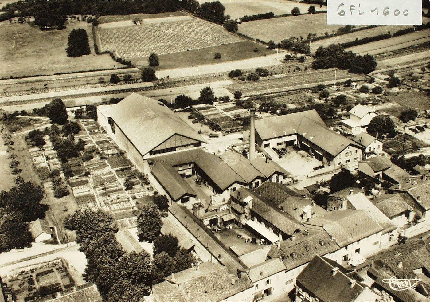 Cuiseaux. Vue aérienne sur l'usine Morey.