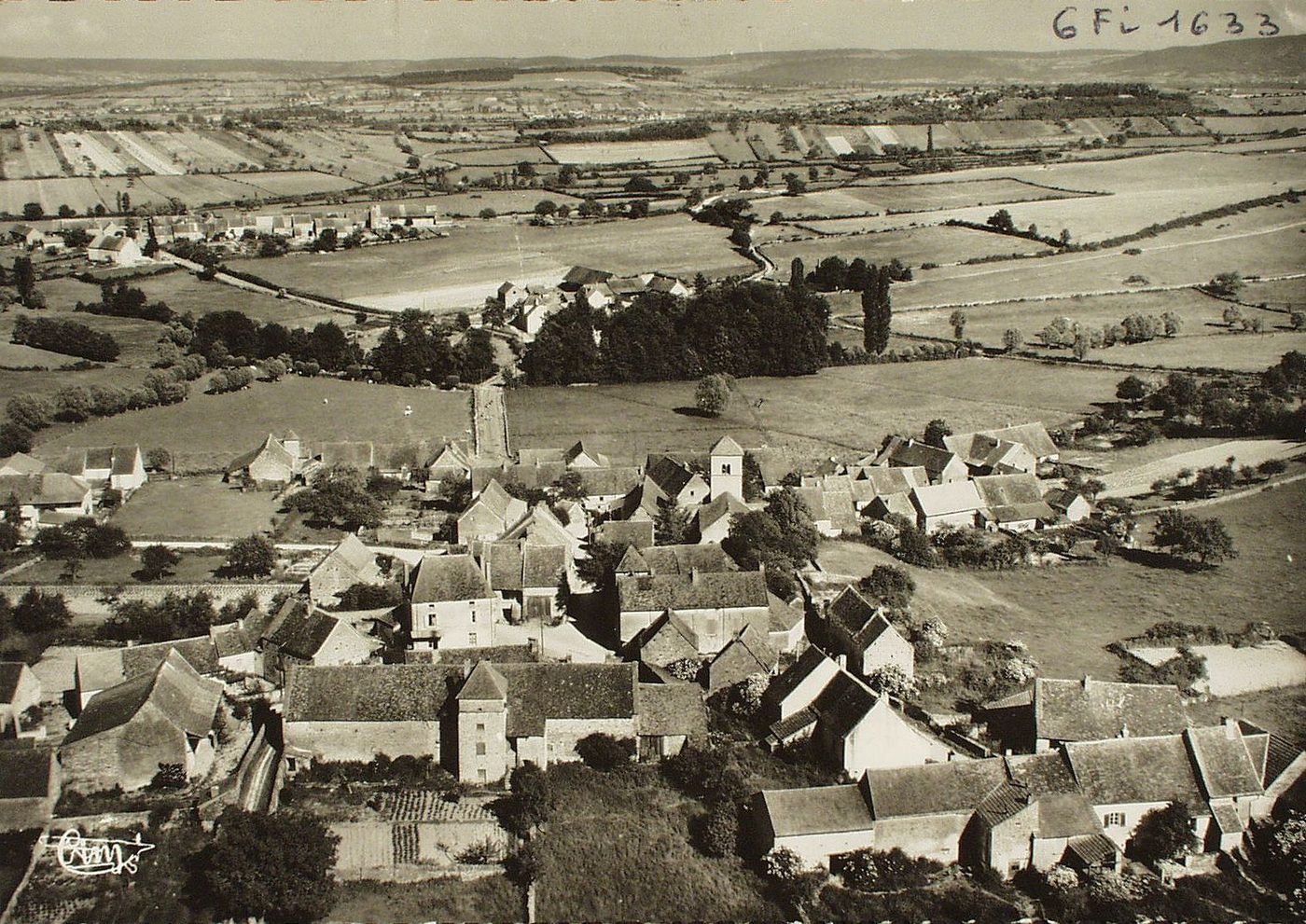 Curtil-sous-Burnand. Vue générale aérienne.