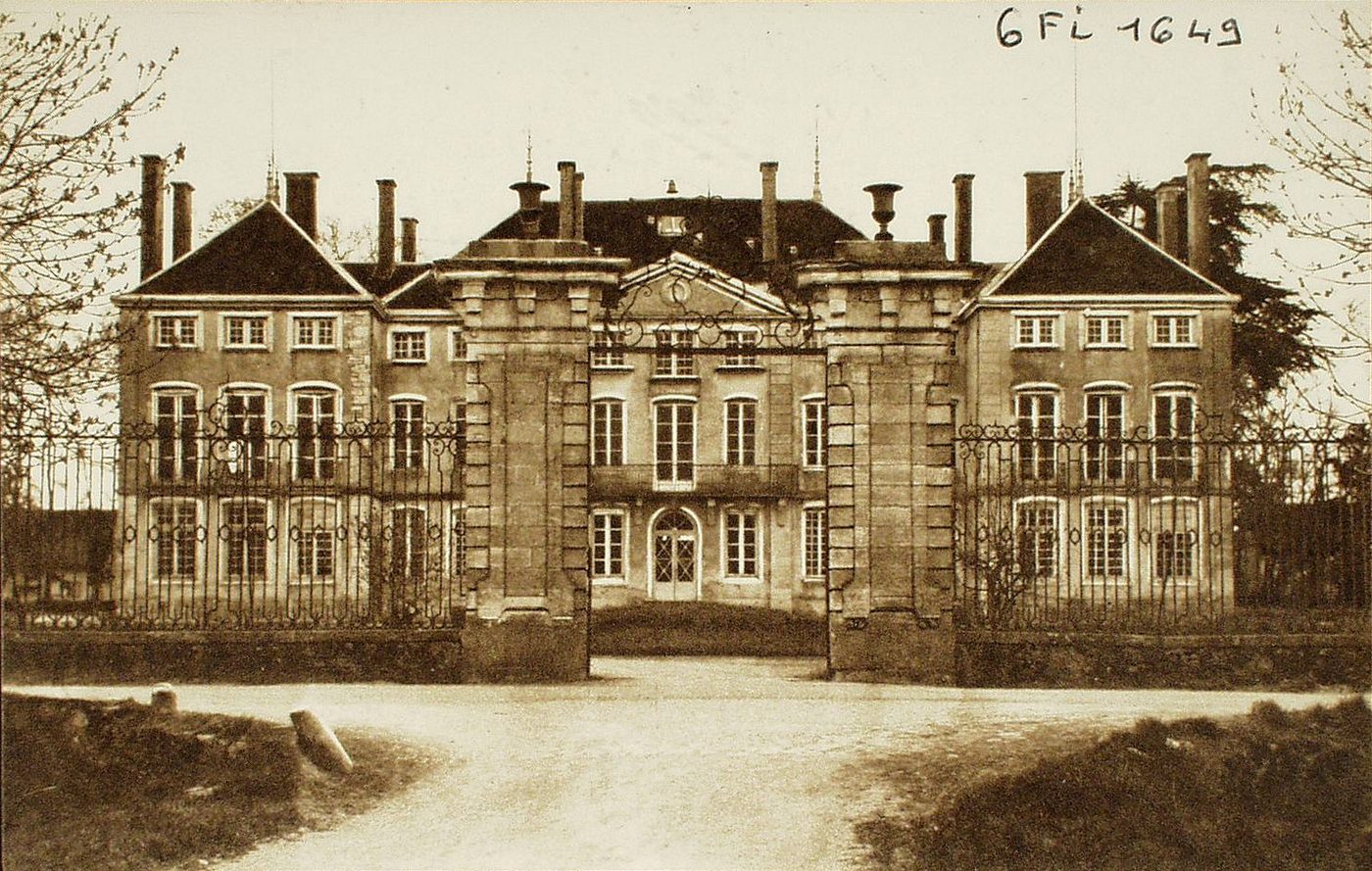 Demigny. Le château. Ancien R.V de chasse du marquis de Foudras.
