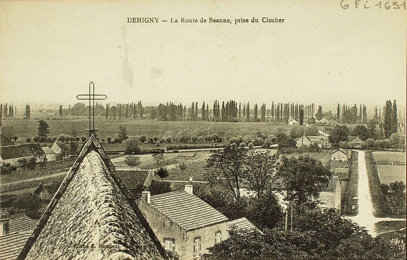 Demigny. La route de Beaune, prise du clocher.