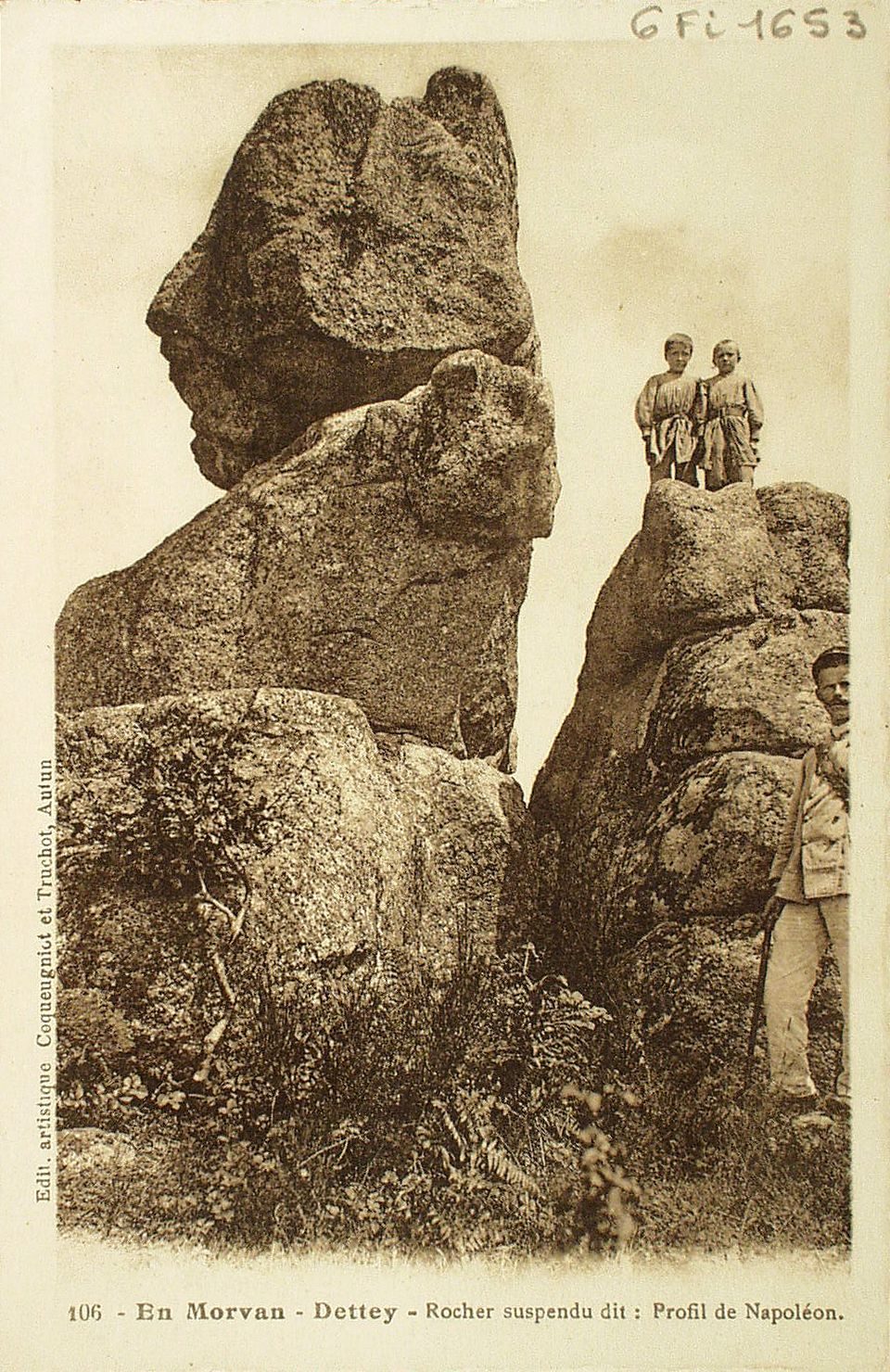 En Morvan. Dettey. Rocher suspendu dit : profil de Napoléon.