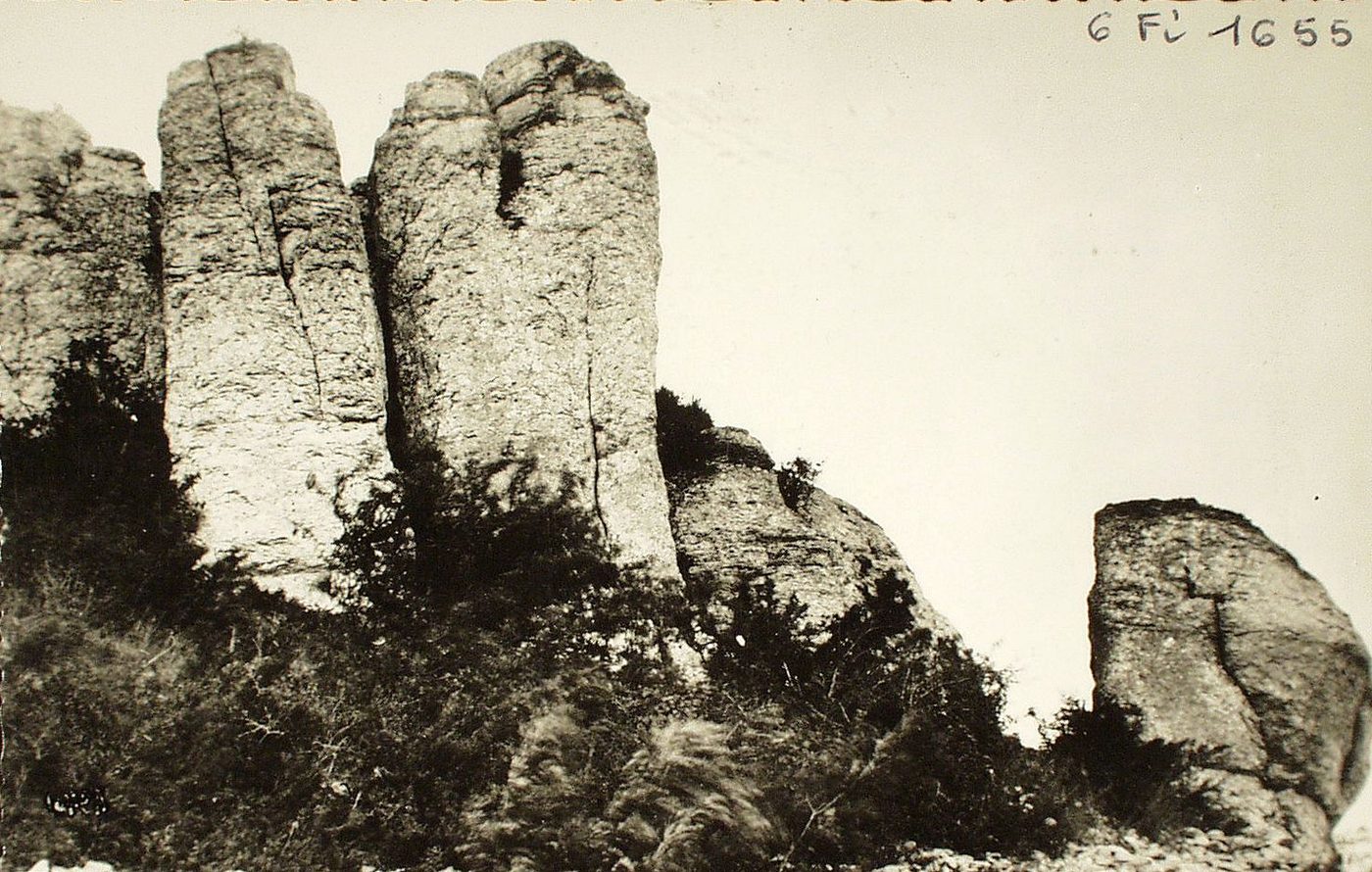Dezize-lès-Maranges. Les roches Bonnard.