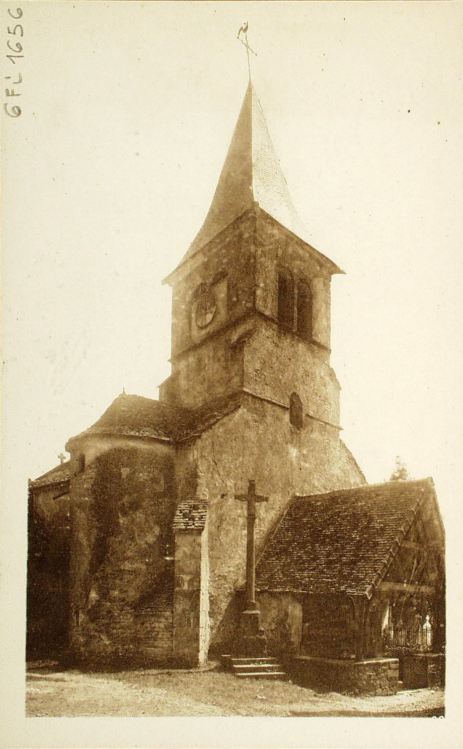 Dezize-lès-Maranges. L'église.