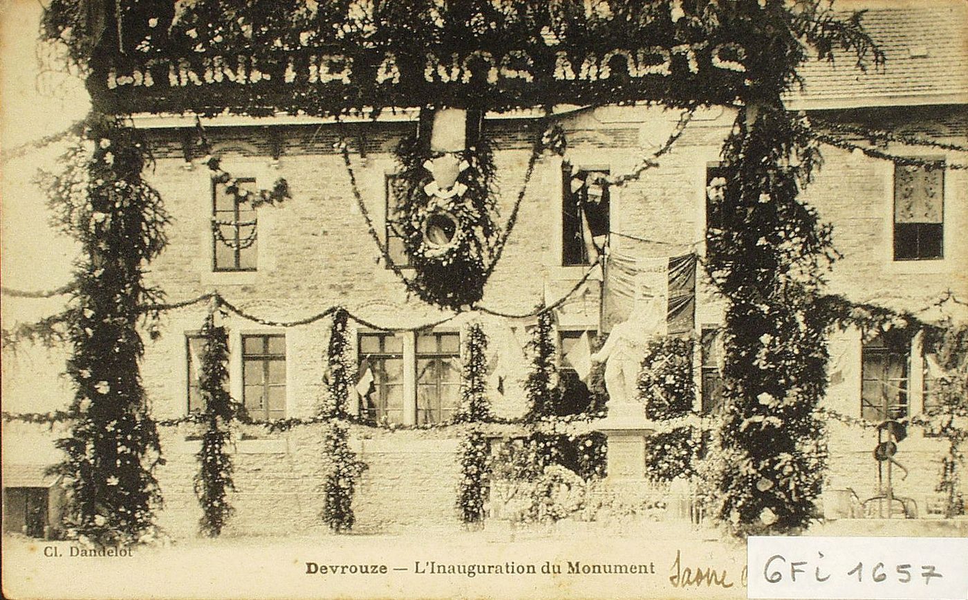 Devrouze. L'inauguration du monument.