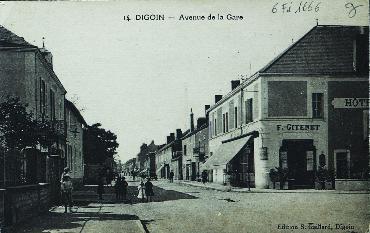 Digoin. Avenue de la Gare.