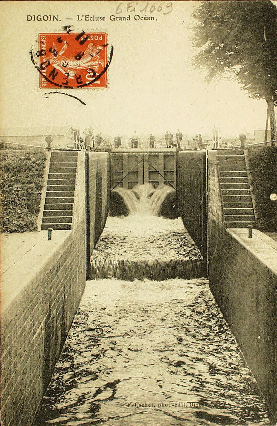 Digoin. L'écluse Grand Océan.