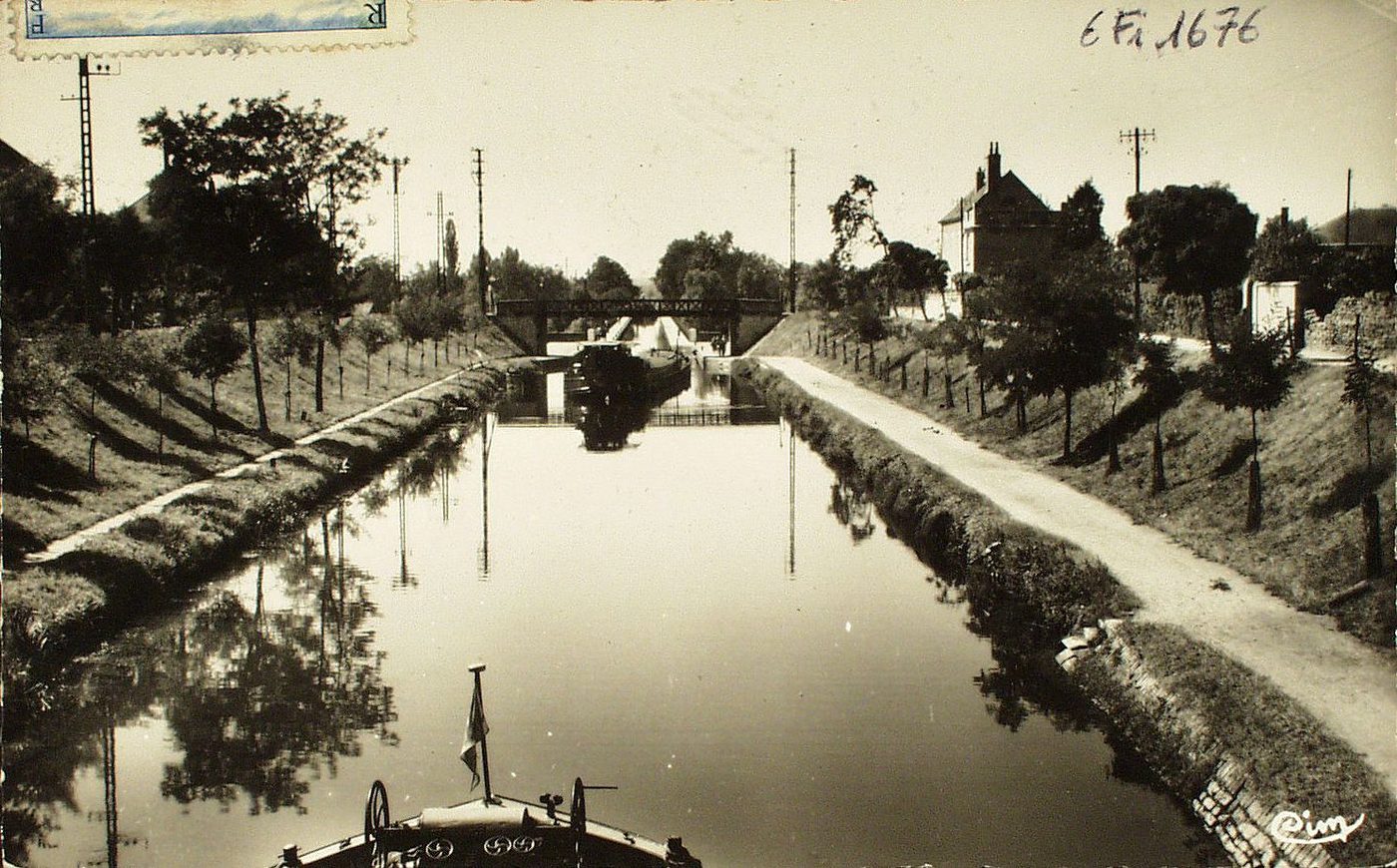 Digoin. Le canal de jonction.