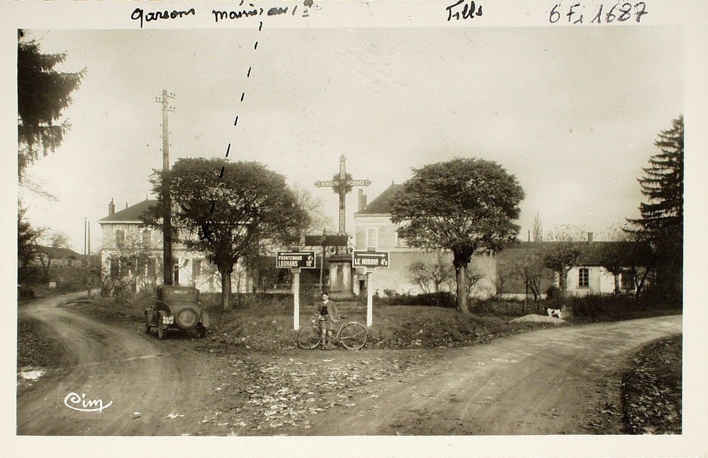 Dommartin-lès-Cuiseaux. Les deux écoles.