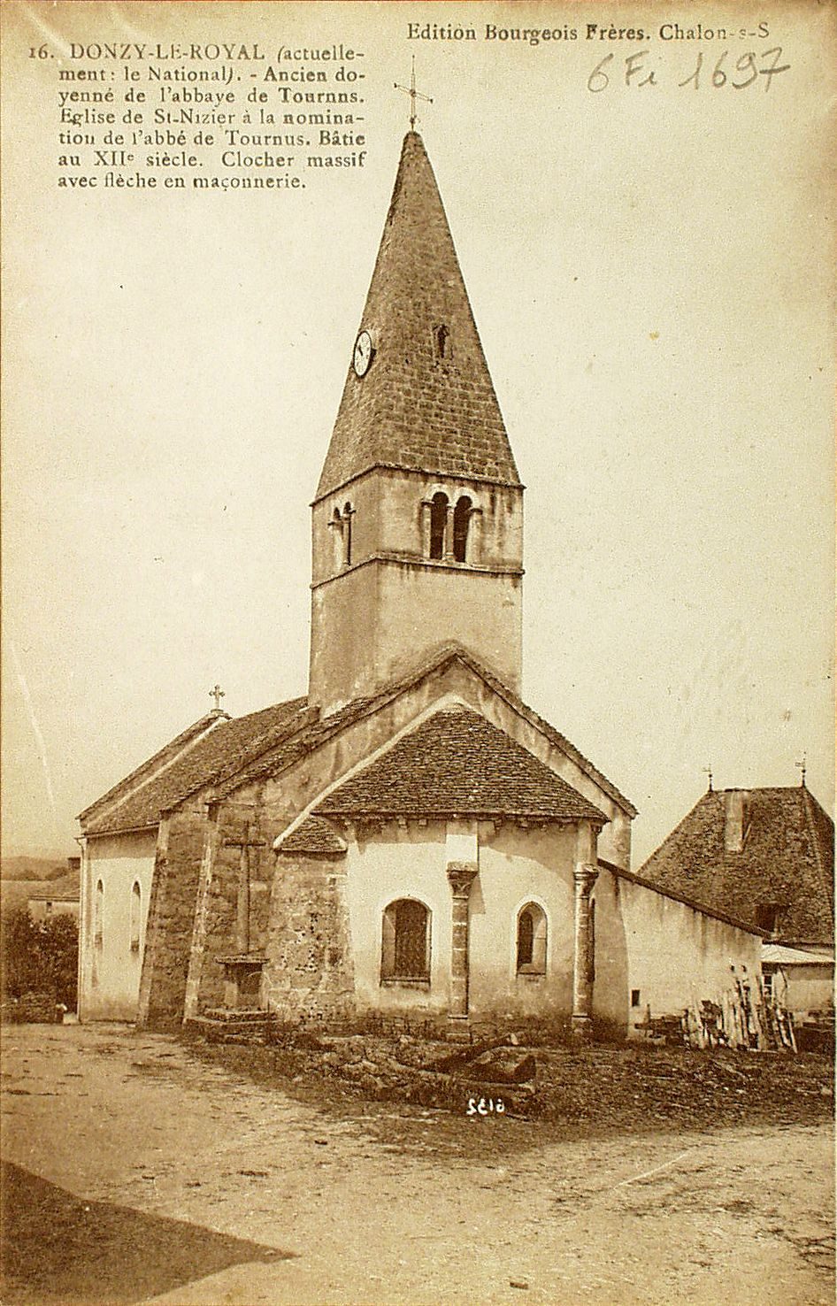 Donzy-le-Royal (actuellement : le-National). Ancien doyenné de l'abbaye de Tournus. Eglise de Saint-Nizier à la nomination de l'abbé de Tournus. Bâtie au XIIe s. Clocher massif avec flèche en maçonnerie.
