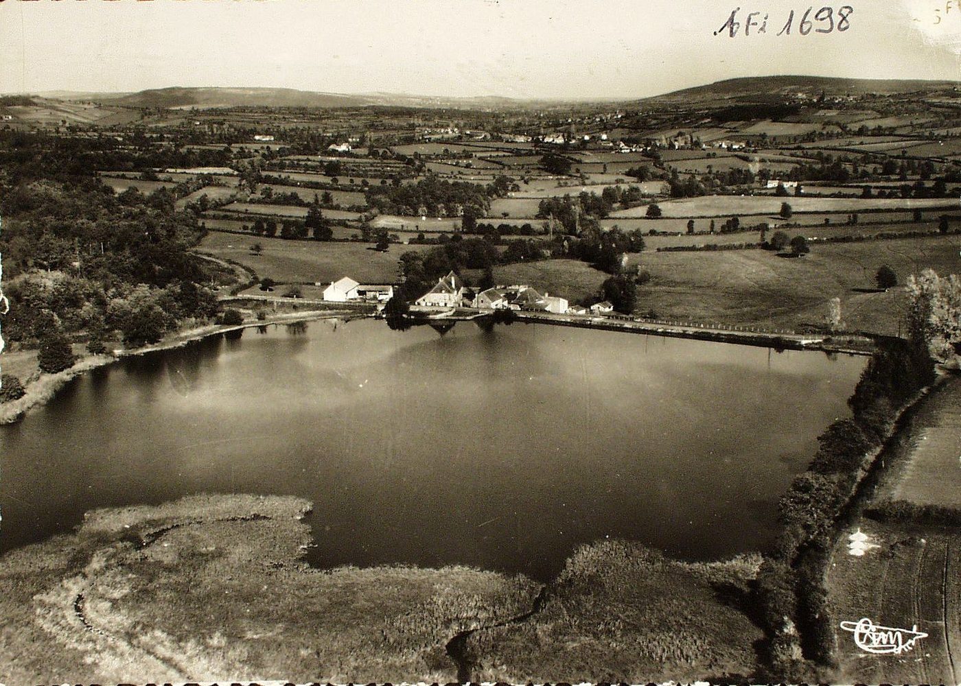Donzy-le-National. L'étang de Pierre au Grain.