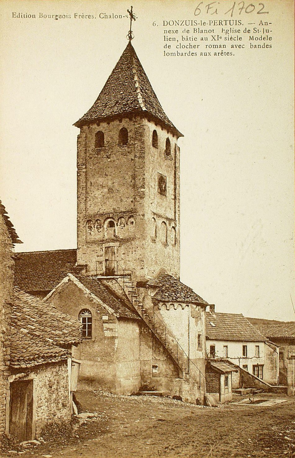 Donzy-le-Pertuis. Annexe de Blanot. Eglise de Saint Julien, bâtie au XIe s. Modèle de clocher roman avec bandes lombardes aux arêtes.