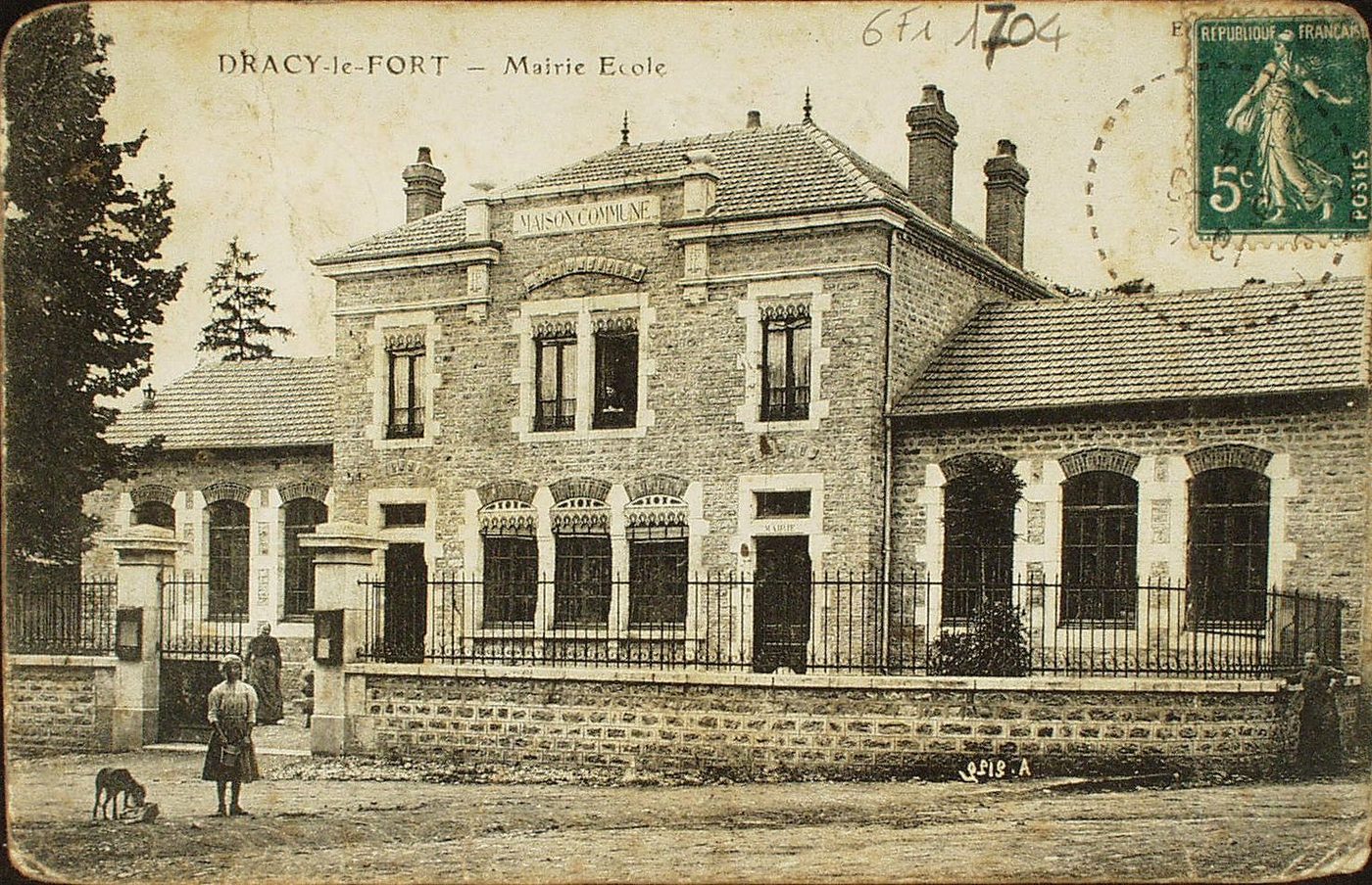 Dracy-le-Fort. Mairie. Ecole.