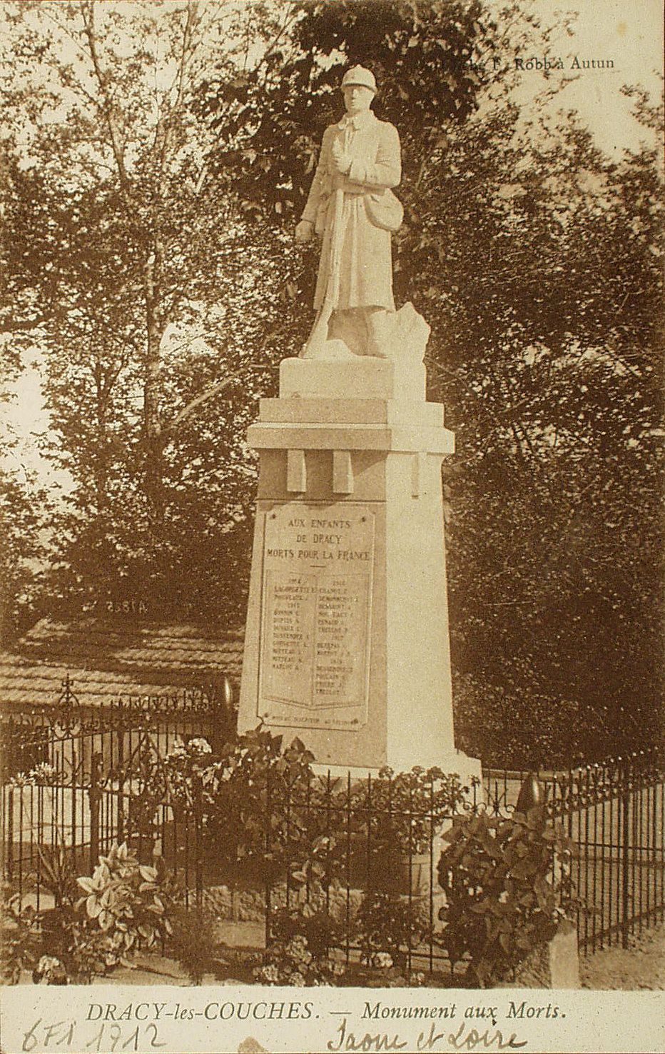 Dracy-lès-Couches. Monument aux morts.