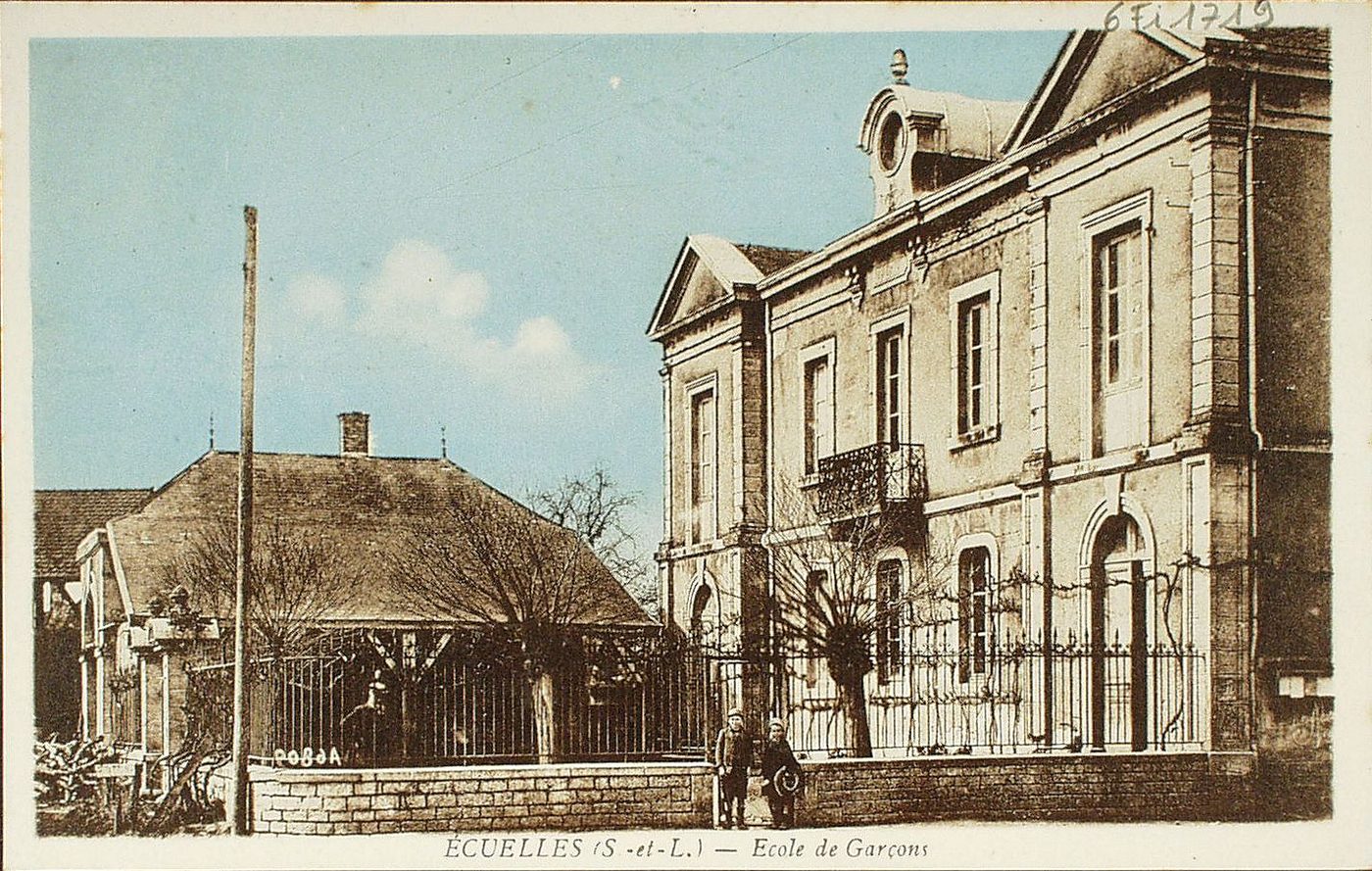 Ecuelles. Ecole de garçons.