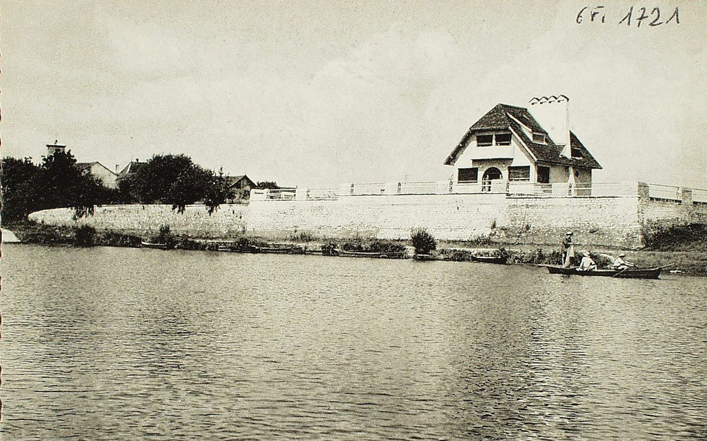 Ecuelles. La Saône et les quais.