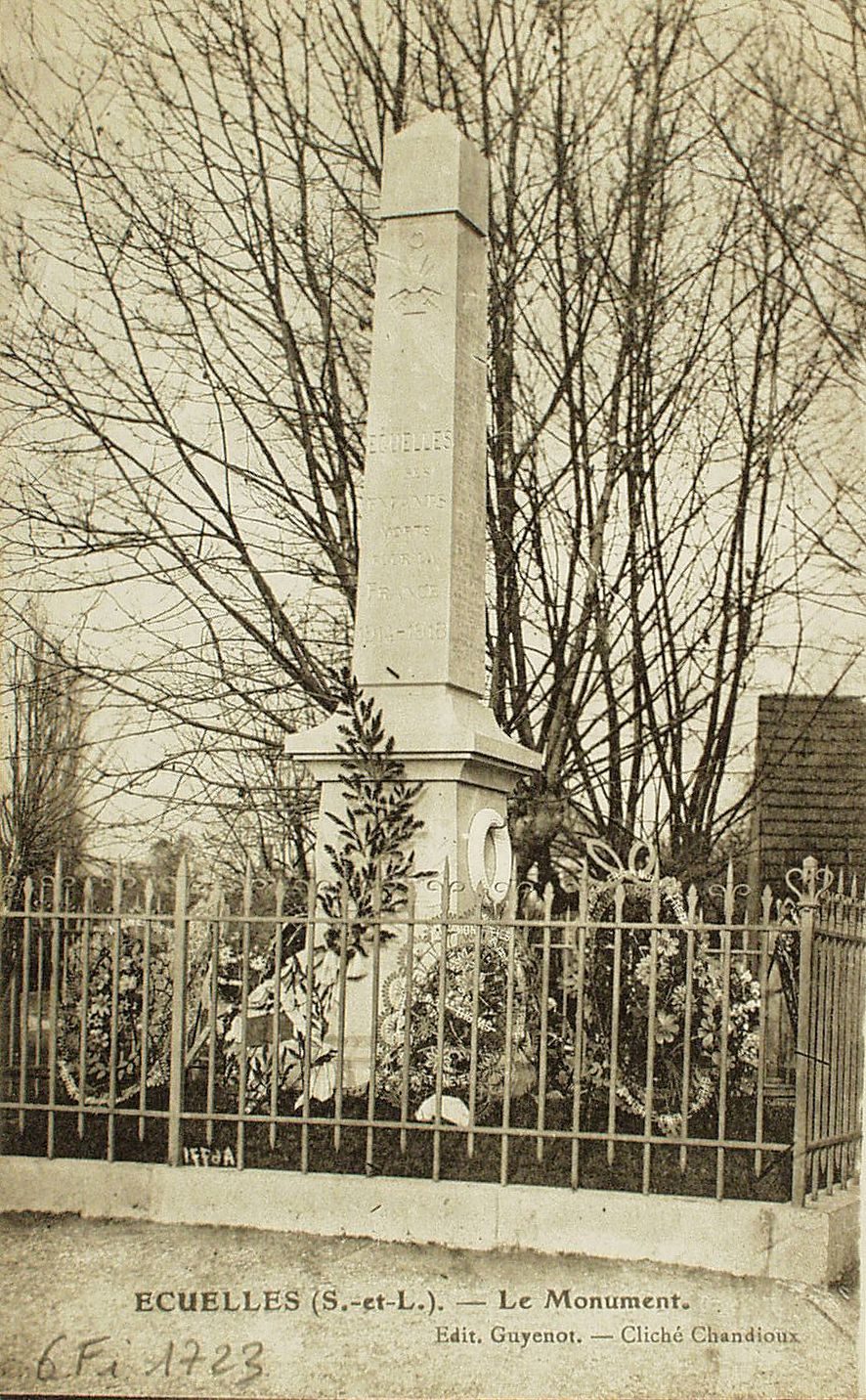 Ecuelles. Le monument.