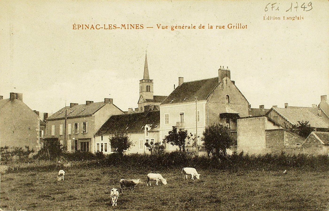 Epinac-les-Mines. Vue générale de la rue Grillot.